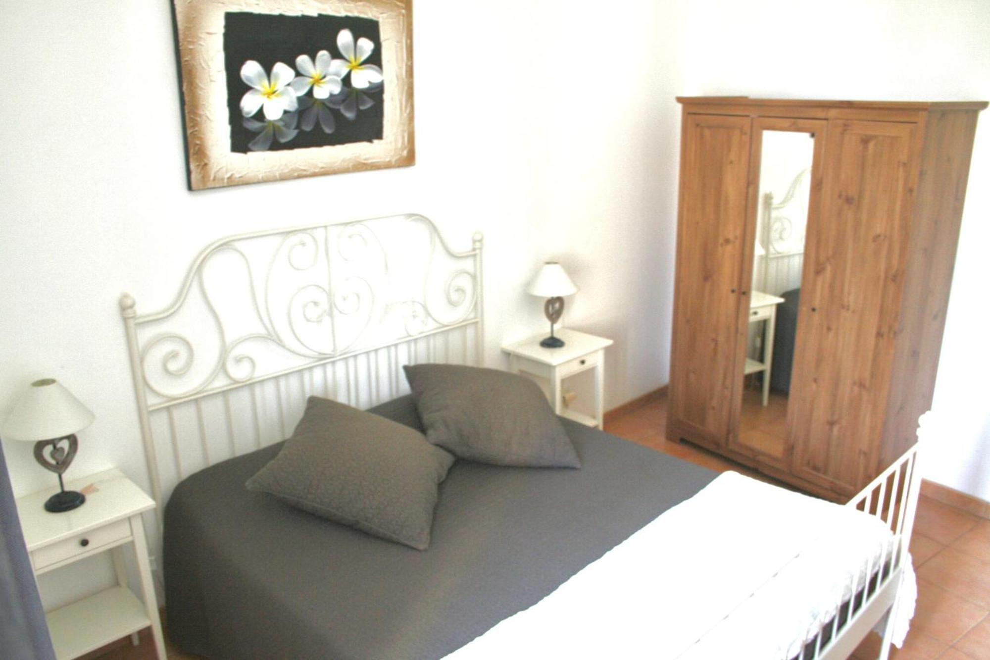 Gites Avec Piscine Et Jacuzzi Au Mas De Cadoule Saint-Just  Chambre photo