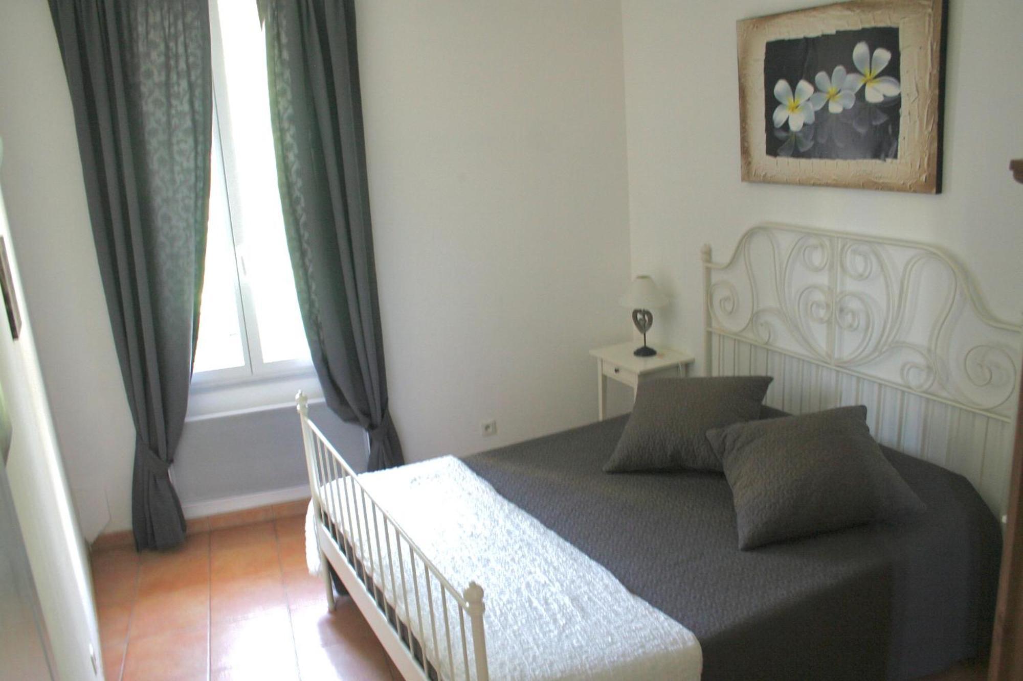 Gites Avec Piscine Et Jacuzzi Au Mas De Cadoule Saint-Just  Chambre photo